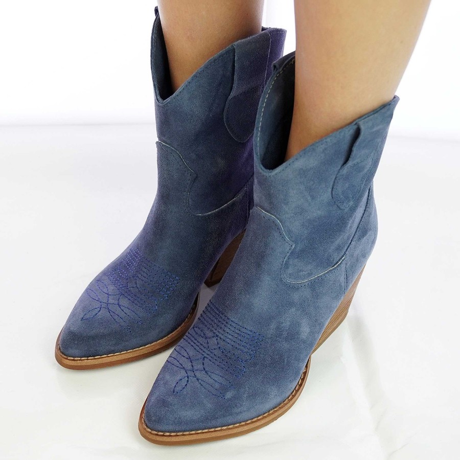 Spring Summer Patty Shoes | Women'S Flat Camperos Boots In Denim-Coloured Suede With Matching Toe Embroidery