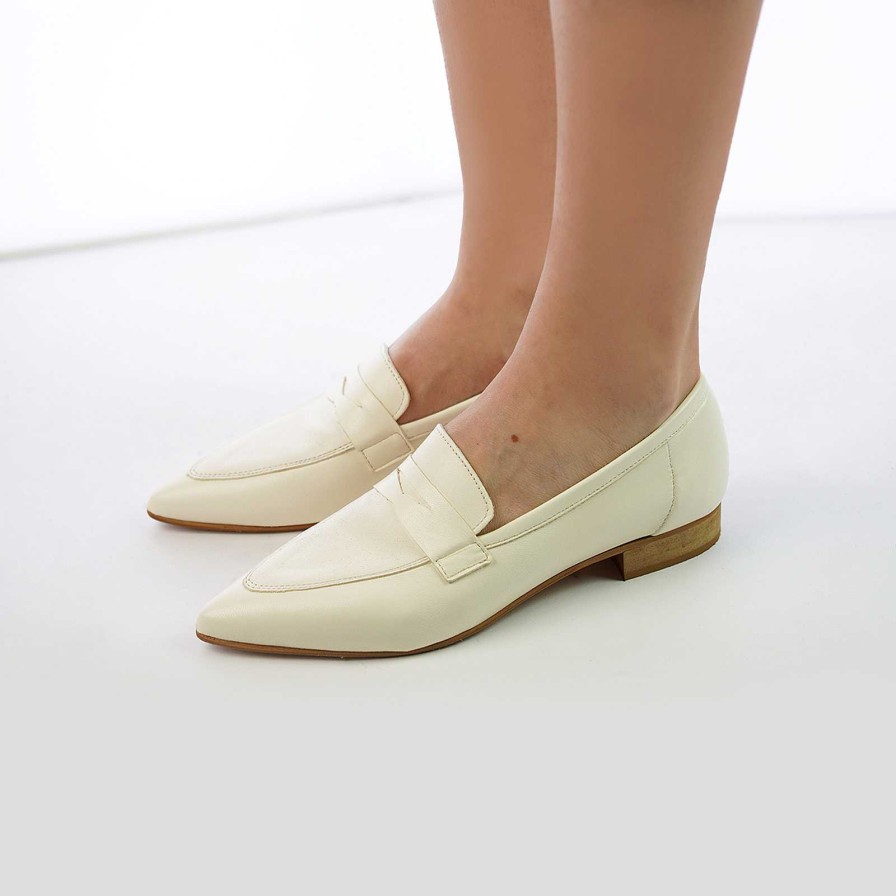 Spring Summer Patty Shoes | Pointed Loafers In Beige Nappa Leather